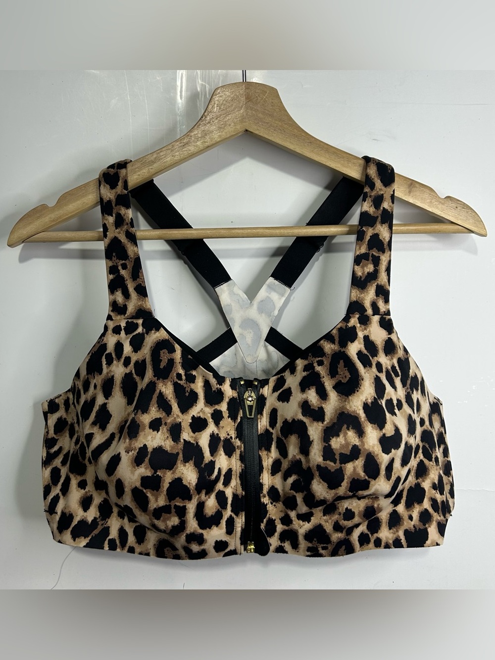 Victoria's Secret Knockout Front Close Leopard Sports Bra 36D